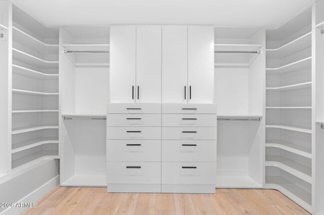 Building Photo - 3842 E San Miguel Ave