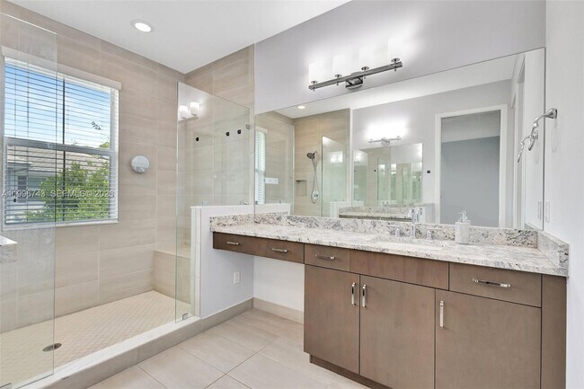 Building Photo - 4921 Pointe Midtown Way