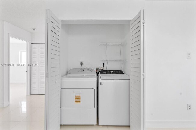 Building Photo - 11465 NW 88th Ct