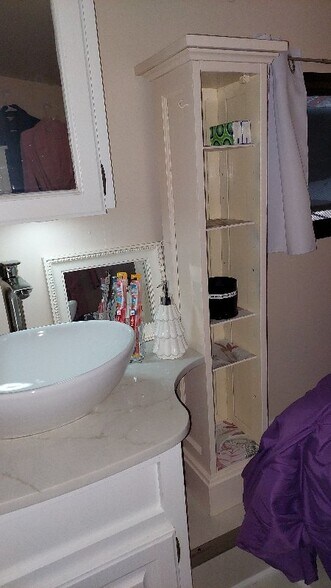 Building Photo - 9204 Old Castle Rd