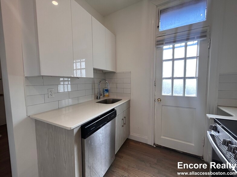 Building Photo - 109 Queensberry St