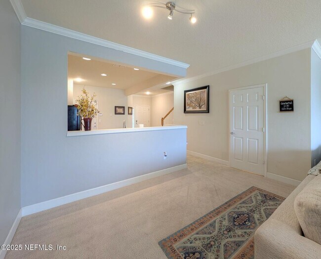 Building Photo - 6846 Roundleaf Dr