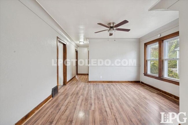 Building Photo - 2224 W Sylvania Ave