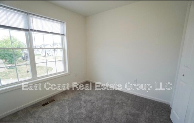 Building Photo - 8780 Hillside Way