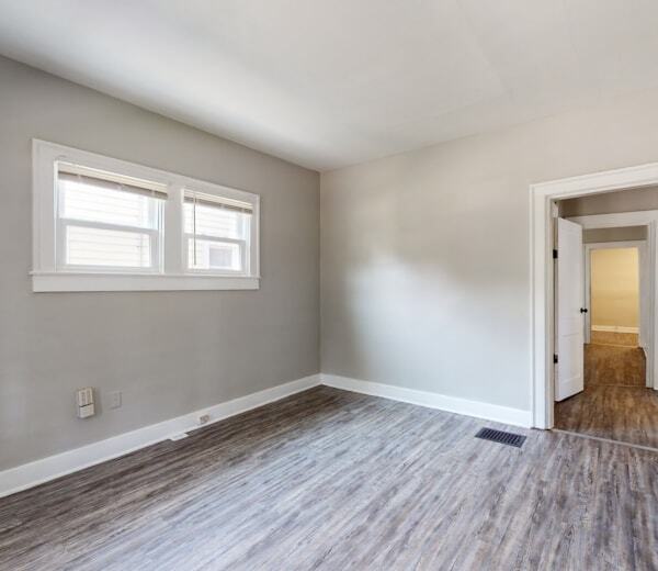 Building Photo - 323 S 41st St
