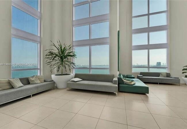 Building Photo - 1900 N Bayshore Dr