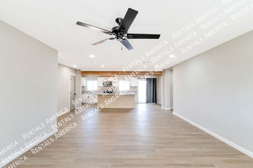 Building Photo - 4733 E 18th St