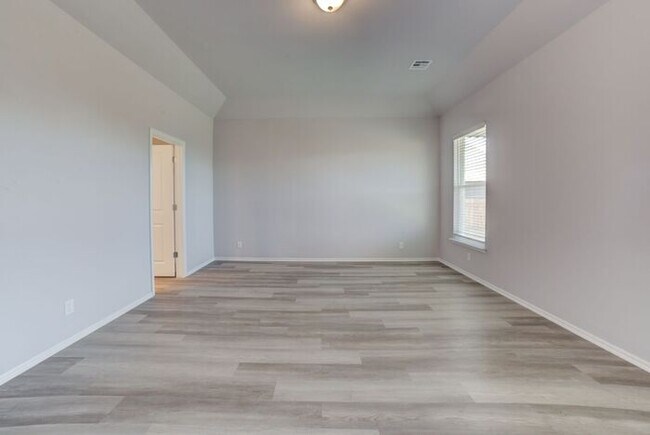 Building Photo - Need More Space? This 4/2.5/2 Has It!