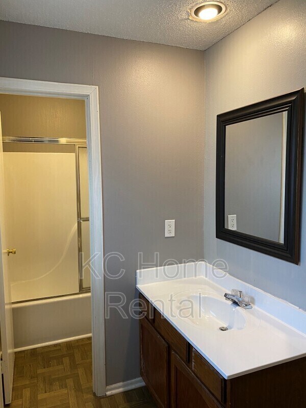 Building Photo - 561 N Somerset Terrace