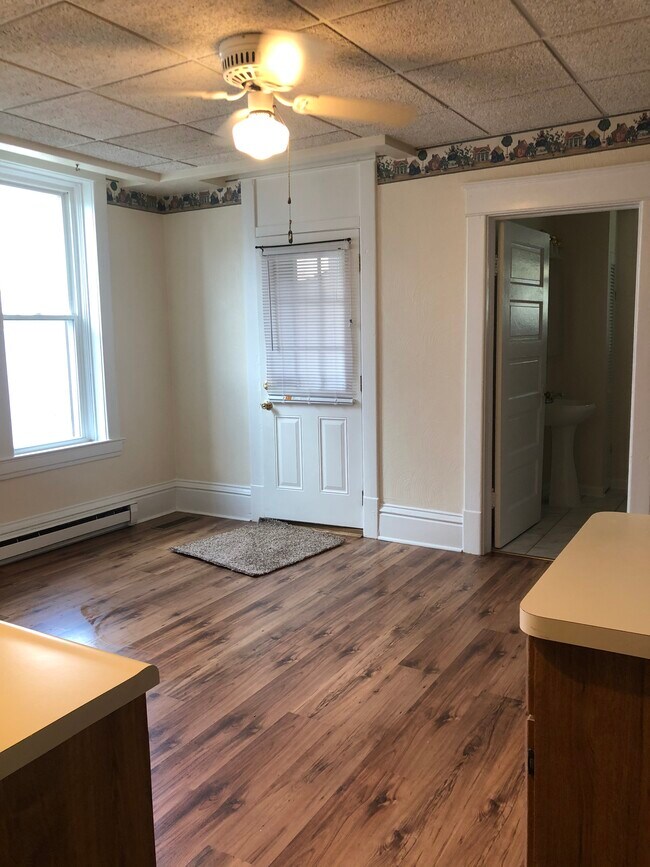 Building Photo - 812 Marshall St