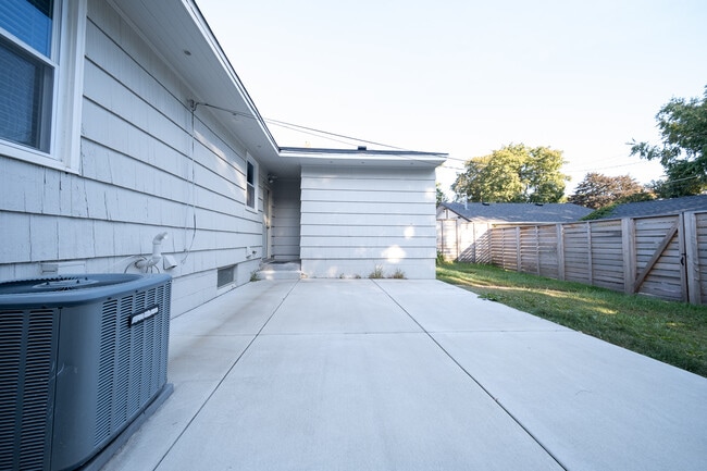 Building Photo - 2100 Randolph Ave