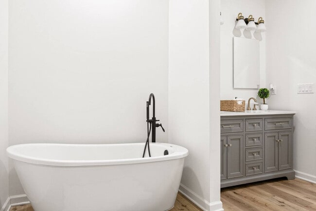 Building Photo - 35 Keystone Ave