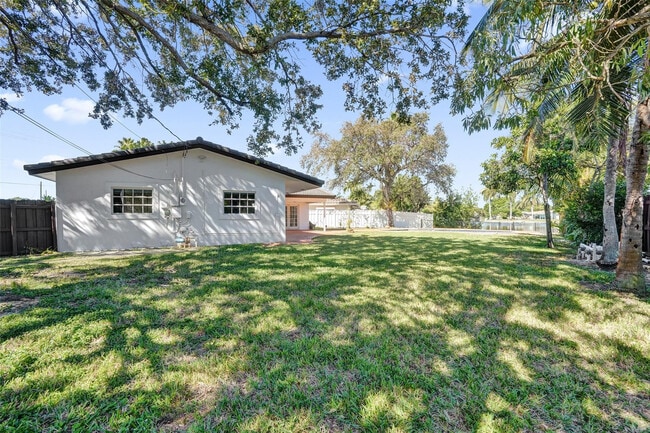 Building Photo - 4200 NE 15th Ave