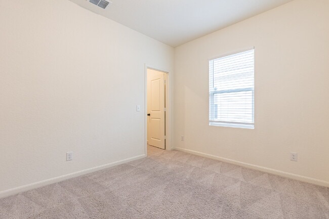 Building Photo - 5631 Pearl Mdw
