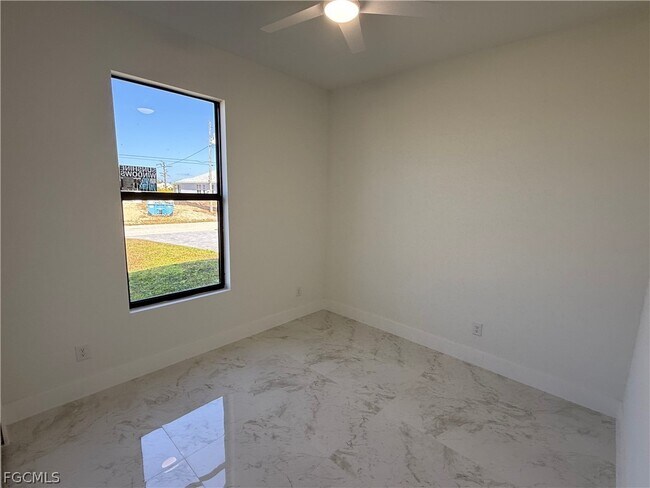 Building Photo - 1409 NW 21st Ct