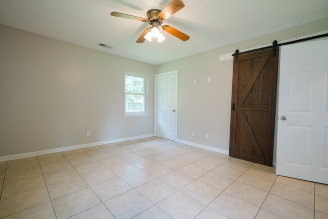 Building Photo - 122 Longleaf Cir