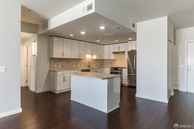 Building Photo - 570 Innes Ave