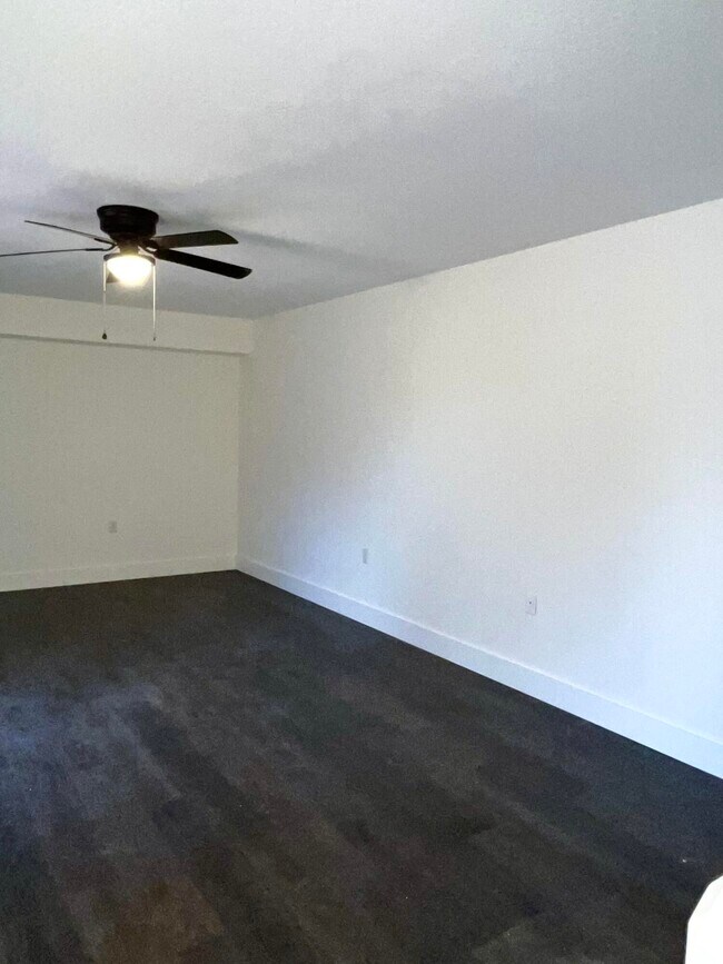 Building Photo - 904 9th Way