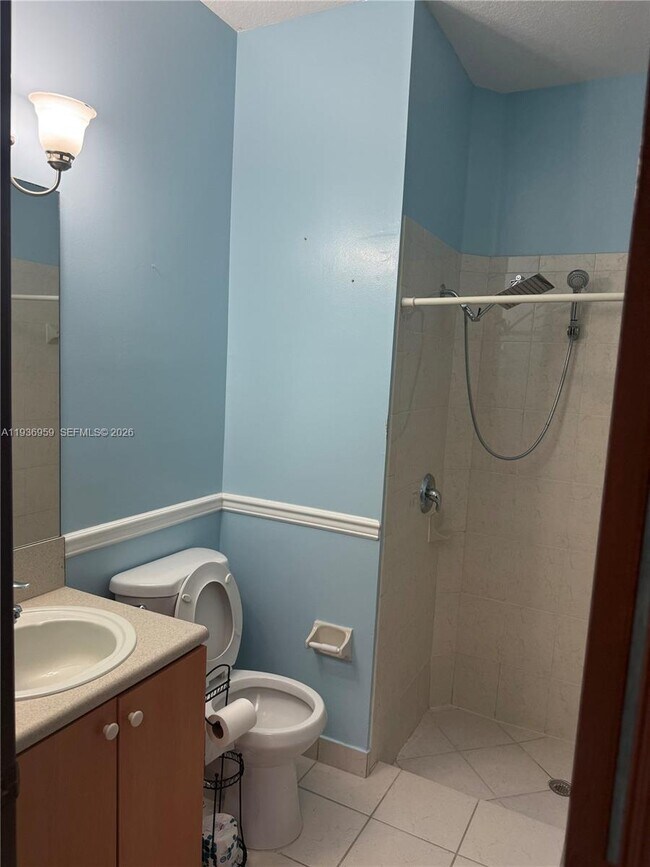 Building Photo - 3951 NE 13th Dr