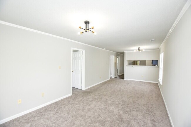Building Photo - 4273 Villas Dr
