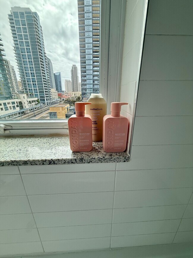 Building Photo - 1431 Pacific Hwy