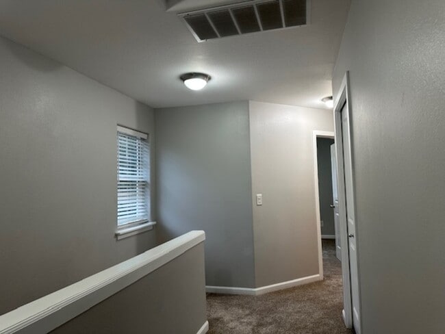 Building Photo - 223 Pioneer Dr