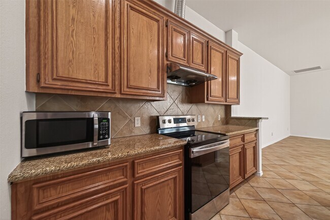 Building Photo - 14927 Tuttle Point Dr