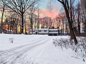 Building Photo - 19 Rustic Dr