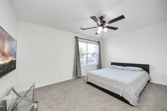 Building Photo - 20403 Blue Juniper Dr