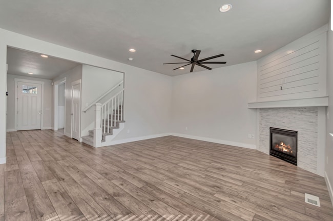 Building Photo - Spacious 6-Bedroom Home in the Heart of Vi...