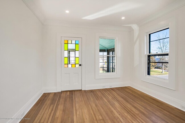 Building Photo - 23 Lincoln Ave