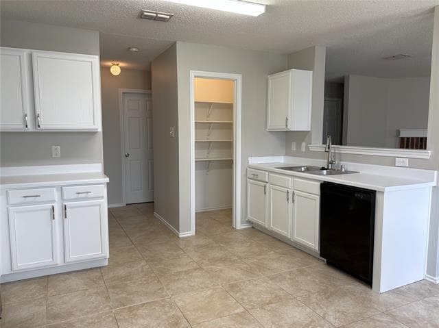 Building Photo - 2628 S Wavecrest Ct