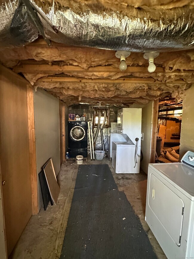 Building Photo - 151 Long Hill Ave