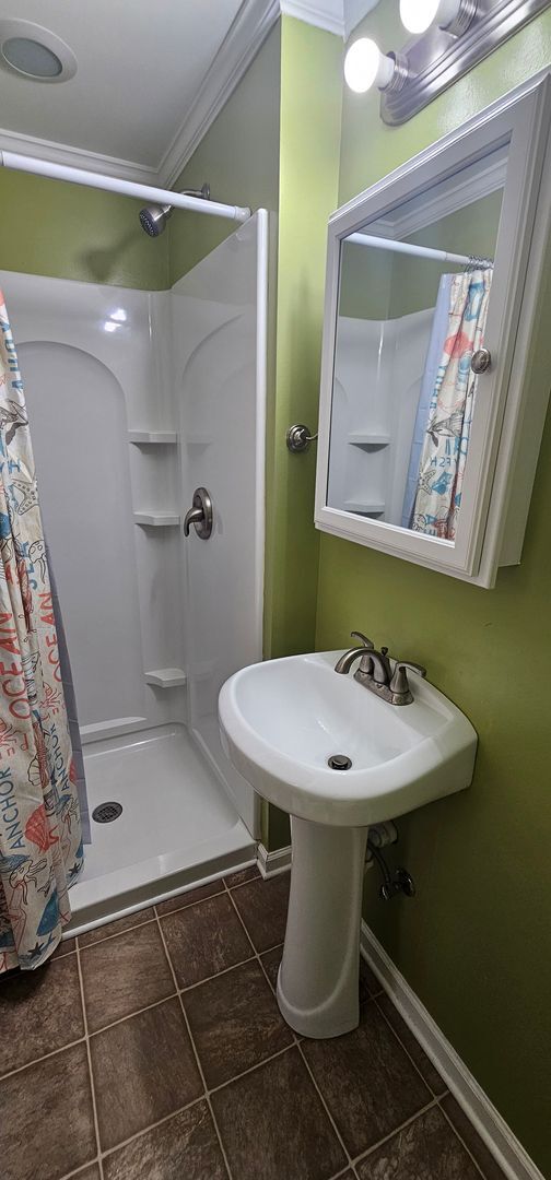 Building Photo - Snowbird Rental or Short-Term Getaway – Just Steps from the Beach!