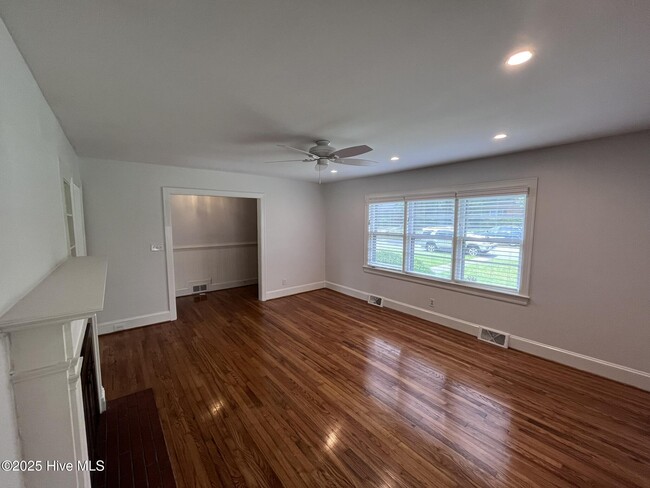 Building Photo - 2417 Slay Dr