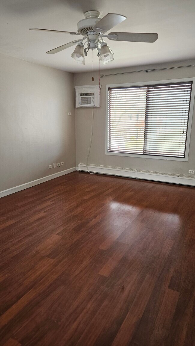 Front room - 410 Echo Ln