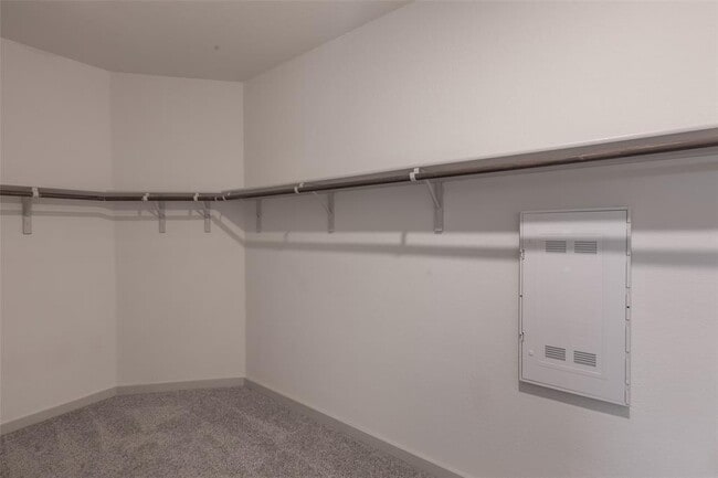 Building Photo - 2913 Louris Ln
