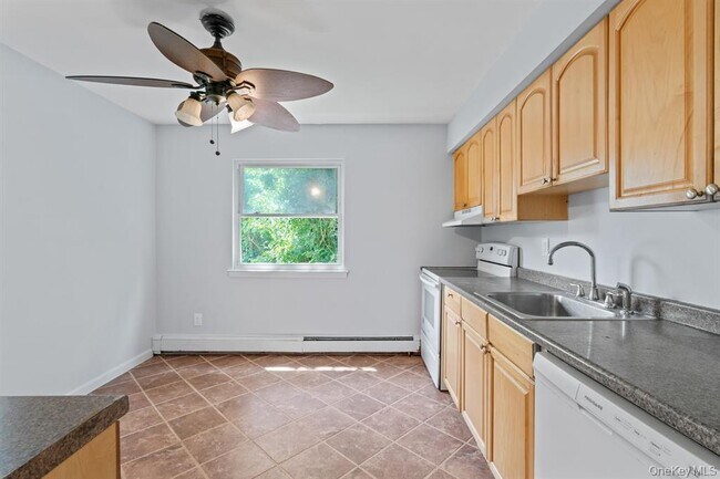 Building Photo - 49 Georgia St