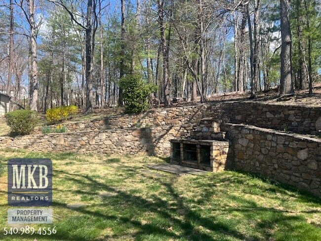 Building Photo - 4bd/3bth SW County Home