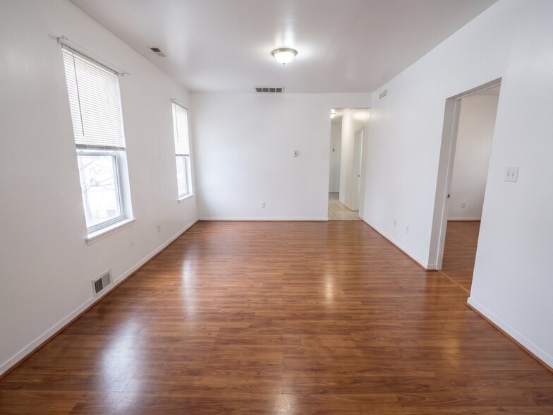 Building Photo - 148 W 66th St