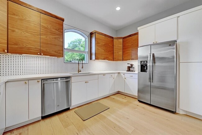Building Photo - 4707 Craigwood Dr