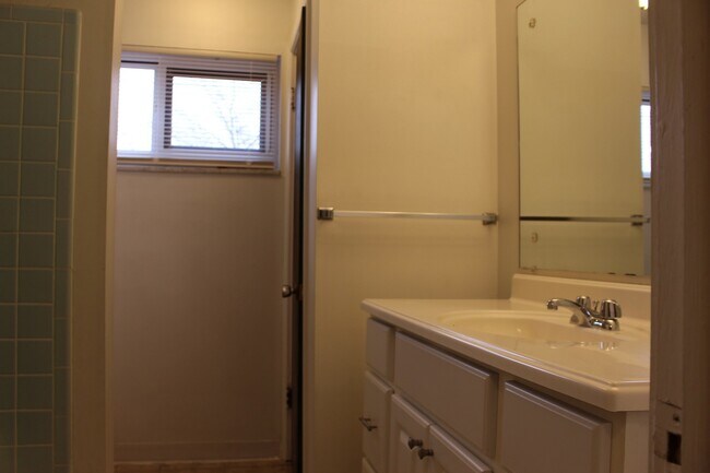 Building Photo - TRENT 543