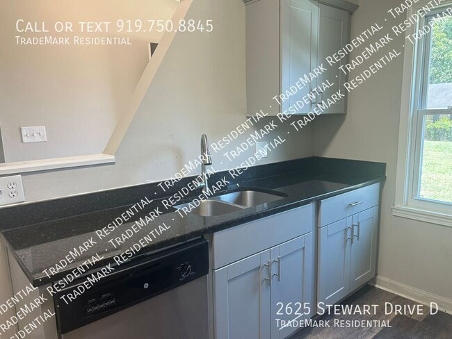 Building Photo - 2625 Stewart Dr