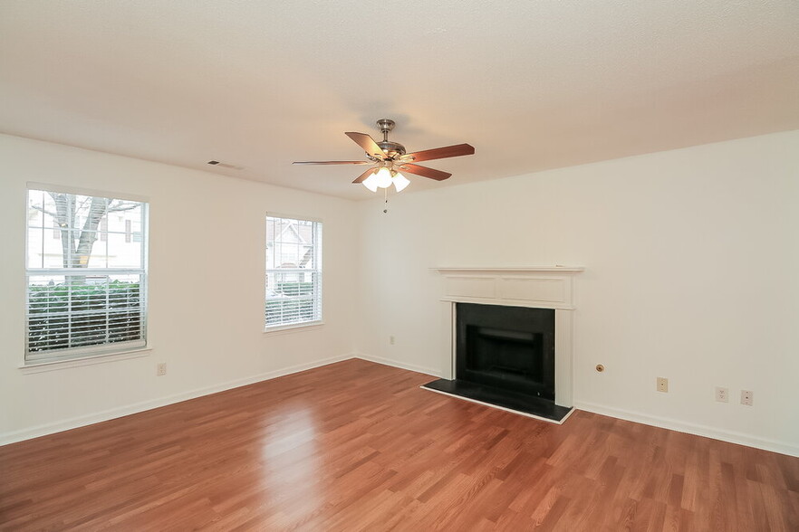 Building Photo - 3442 Creekview Dr