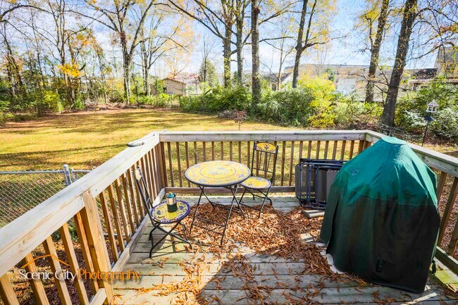 Building Photo - 1914 Dupont St