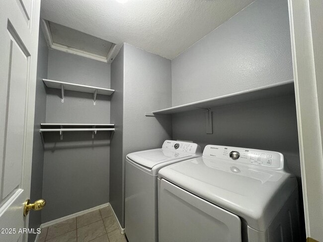 Building Photo - 10419 N 58th Dr