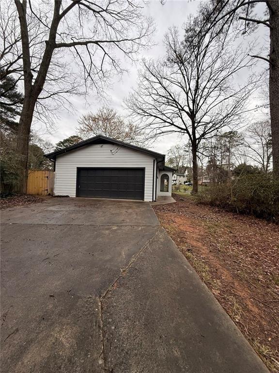 Building Photo - 1055 Pinecrest Dr