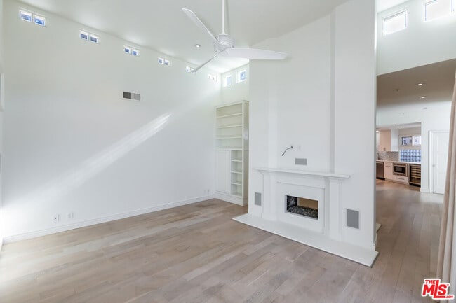 Building Photo - 3019 3rd St