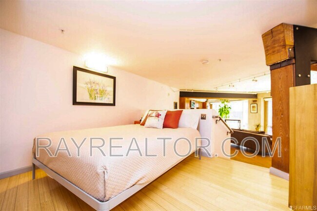 Building Photo - 18 Lansing St