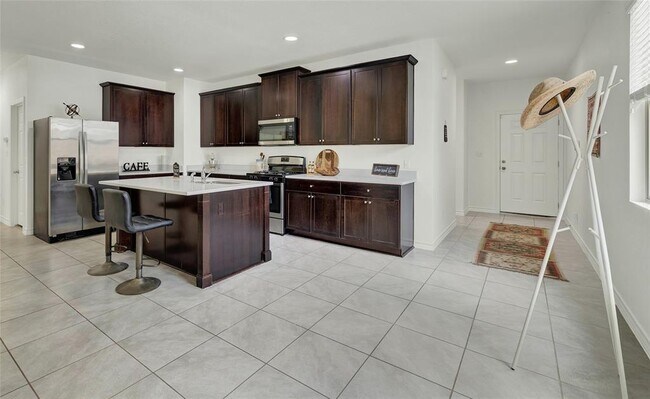 Building Photo - 216 Mary Max Cir